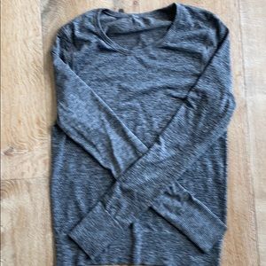 Lululemon lightweight long sleeve top